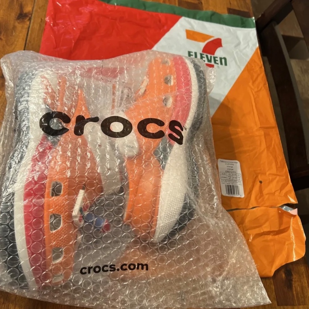 7-ELEVEN 711 X CROCS*Mega Crush Special Collectors Editn. w/Jibbitz*US W7/M5*NWT - Picture 9 of 12